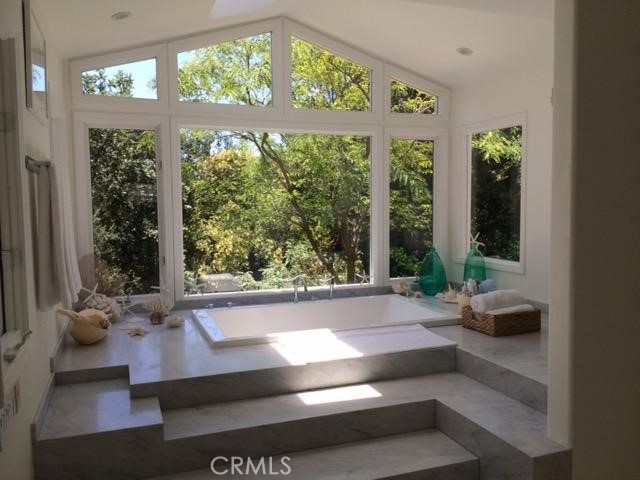 Detail Gallery Image 21 of 43 For 3040 Roscomare Rd, Bel Air,  CA 90077 - 5 Beds | 6/2 Baths