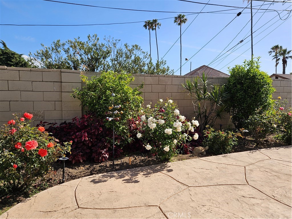 https://media.crmls.org/medias/a067dae3-26c2-4491-995e-e8caca2657a7.jpg?preset=X-Large