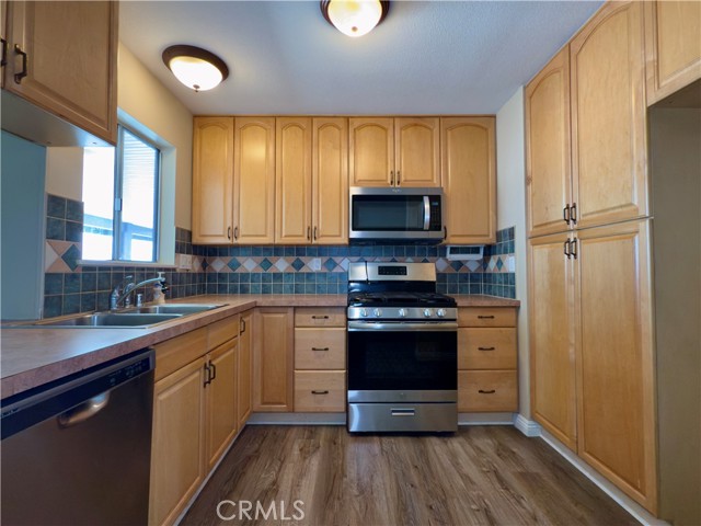 Detail Gallery Image 7 of 21 For 7497 Arroyo Vista Ave, Rancho Cucamonga,  CA 91730 - 3 Beds | 2 Baths