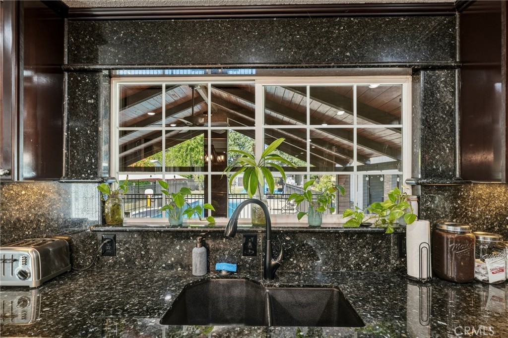 https://media.crmls.org/medias/a06899c1-91e6-4cbe-b6a1-2de979e29be1.jpg?preset=X-Large