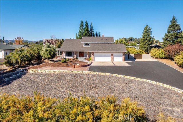 Detail Gallery Image 4 of 52 For 833 Rolling Hills Dr, Paso Robles,  CA 93446 - 4 Beds | 3 Baths