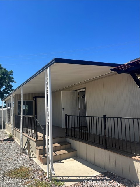 260 N Lyon ave, Hemet CA: https://media.crmls.org/medias/a06acc7c-3a0e-4e90-ad7b-faed1c581b8f.jpg