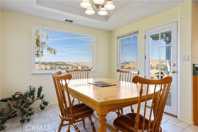 Detail Gallery Image 16 of 53 For 6270 Wild Horse Pl, Paso Robles,  CA 93446 - 3 Beds | 2 Baths