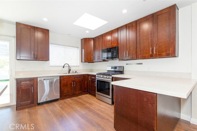 Detail Gallery Image 8 of 29 For 17425 Emelita, Encino,  CA 91316 - 2 Beds | 1 Baths