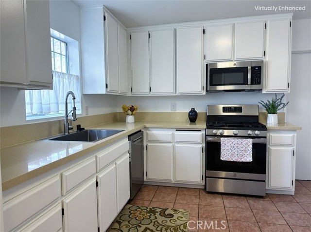 Detail Gallery Image 7 of 16 For 836 E New York, Long Beach,  CA 90813 - 3 Beds | 2 Baths