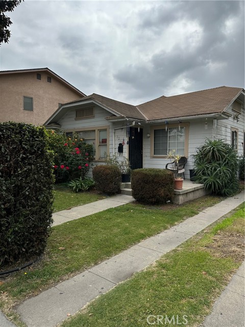 2219 Chestnut Avenue, Long Beach CA: https://media.crmls.org/medias/a06d84c2-59e5-4e61-b406-b11ed7f966b3.jpg