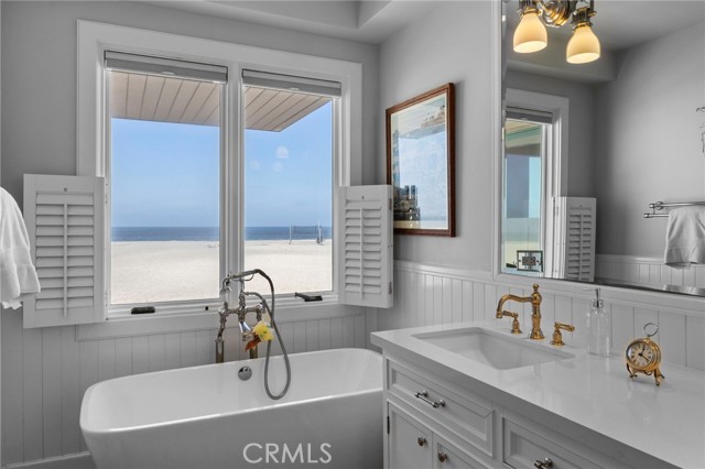 2326 The Strand, Hermosa Beach CA: https://media.crmls.org/medias/a07183d2-7356-4612-80e0-6442cf35c8a1.jpg