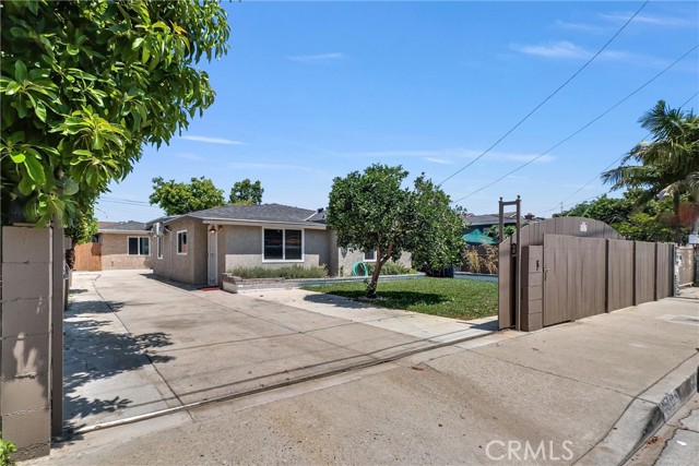 2513 W Occidental Street, Santa Ana CA: https://media.crmls.org/medias/a071b170-2c1a-4f5b-b4cd-d7f1693dc95f.jpg