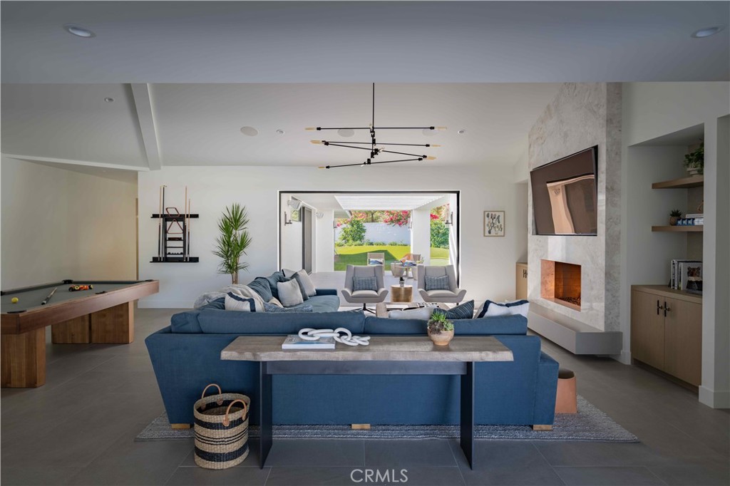 https://media.crmls.org/medias/a071bccf-a556-4025-8e53-e782efe47475.jpg?preset=X-Large