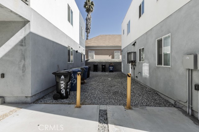 Detail Gallery Image 4 of 35 For 529 W 80th St, Los Angeles,  CA 90044 - – Beds | – Baths