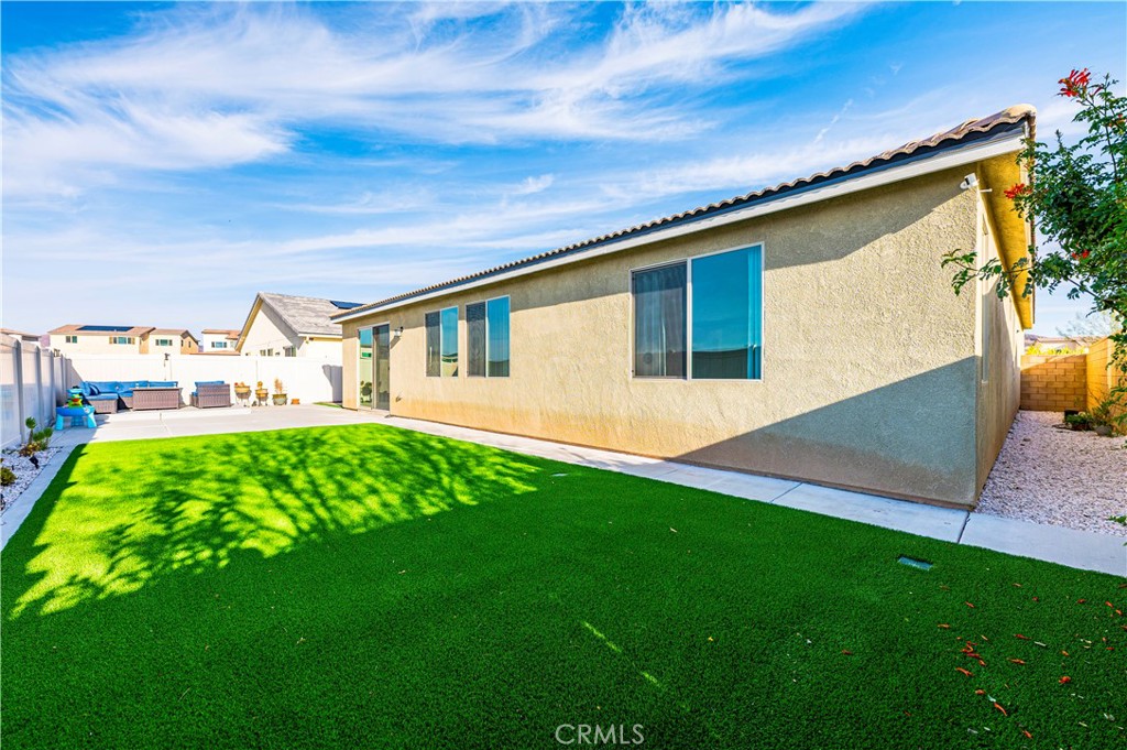 https://media.crmls.org/medias/a0720ed4-0caf-4c02-a83e-f509000024d1.jpg?preset=X-Large