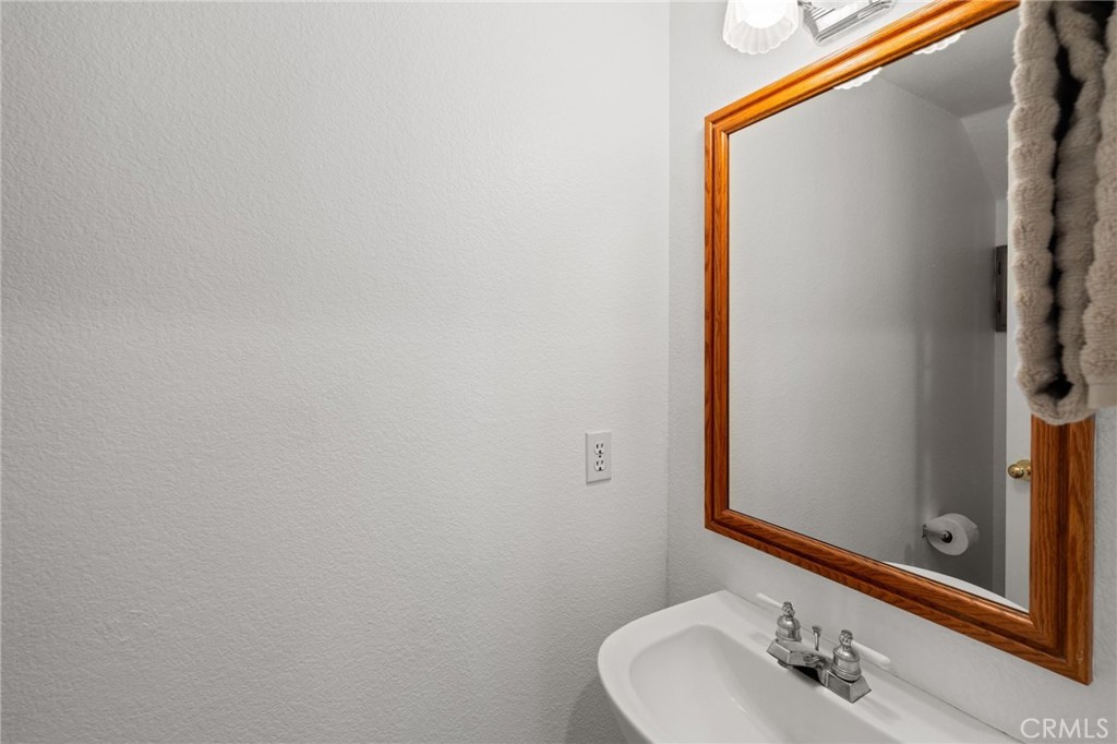 https://media.crmls.org/medias/a0722e87-5677-4f43-b41e-da80928dd8b0.jpg?preset=X-Large