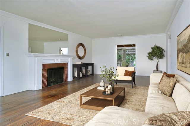Detail Gallery Image 3 of 23 For 5625 Matilija Ave, Valley Glen,  CA 91401 - 2 Beds | 2 Baths