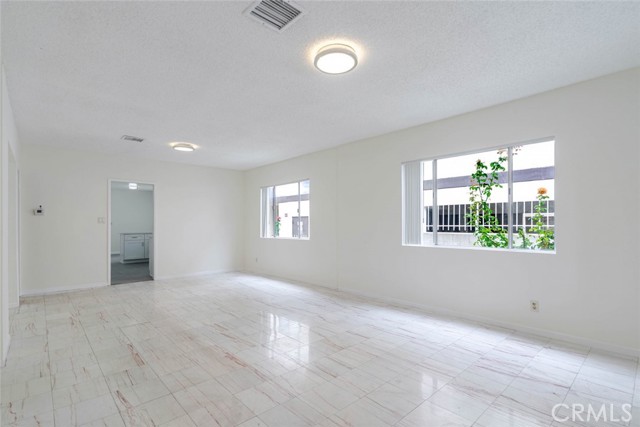 Detail Gallery Image 6 of 30 For 818 E Windsor Rd, Glendale,  CA 91205 - 3 Beds | 2 Baths