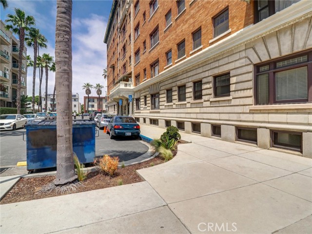 1030 East Ocean Boulevard, Long Beach CA: https://media.crmls.org/medias/a0731be1-1ff8-4df3-abc3-aba60e493829.jpg