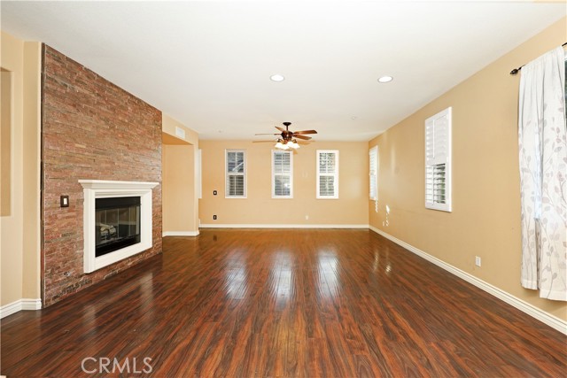 Detail Gallery Image 11 of 28 For 155 Zephyr Run, Tustin,  CA 92782 - 3 Beds | 3/1 Baths