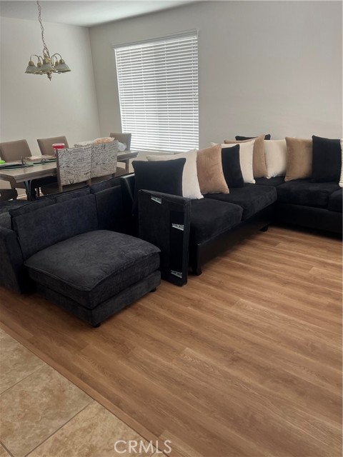 Detail Gallery Image 2 of 16 For 13343 Vista Verde St, Victorville,  CA 92392 - 5 Beds | 2 Baths