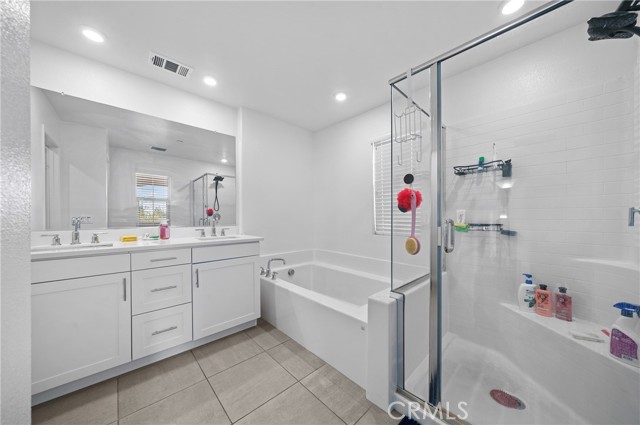 Detail Gallery Image 5 of 11 For 981 W Clover, Rialto,  CA 92376 - 3 Beds | 2/1 Baths