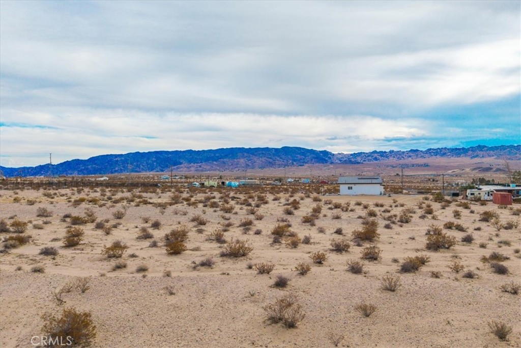 https://media.crmls.org/medias/a0737eb3-8e13-42d2-a657-97d39a40121a.jpg?preset=X-Large