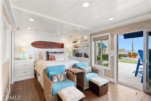711 Pacific Coast, Huntington Beach CA: https://media.crmls.org/medias/a0741768-6282-469b-82eb-3abcfbdd1d1a.jpg