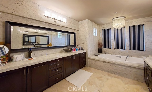 34 Sunset Cove, Newport Coast CA: https://media.crmls.org/medias/a0746401-7629-427c-bf2c-a2c9336cec15.jpg