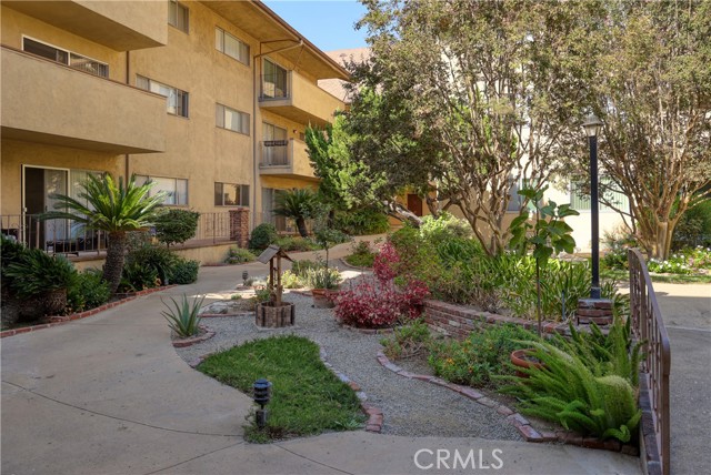 600 West Stocker Street, 308 photo 2