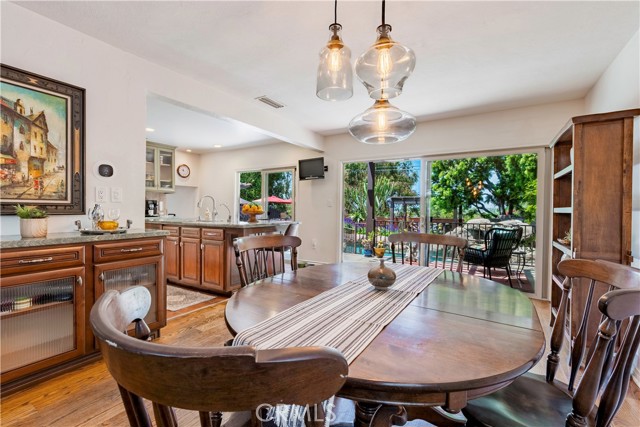 1335 Crestview Avenue, Seal Beach CA: https://media.crmls.org/medias/a07522b4-d573-404e-aced-3be89b7c77a4.jpg