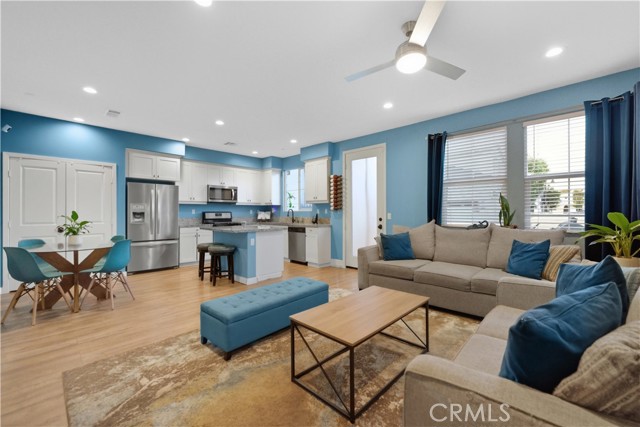 Detail Gallery Image 4 of 57 For 4196 Camino Campana, Oceanside,  CA 92057 - 3 Beds | 2/1 Baths