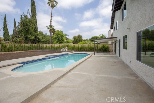 17101 Dearborn Street, Northridge CA: https://media.crmls.org/medias/a0764d47-aa75-48aa-944f-a4471c6d0988.jpg