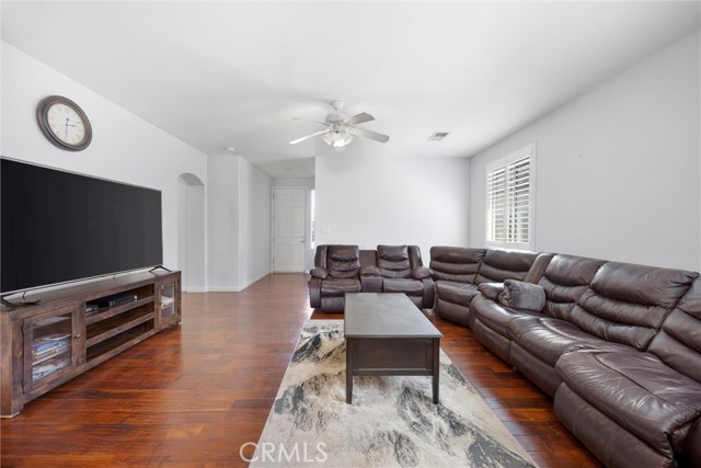 Detail Gallery Image 8 of 30 For 6202 Ocean Jasper Dr, Bakersfield,  CA 93313 - 5 Beds | 4 Baths