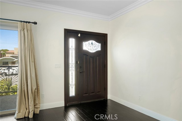 Detail Gallery Image 3 of 29 For 750 E Orange Grove Ave, Burbank,  CA 91501 - 3 Beds | 3 Baths