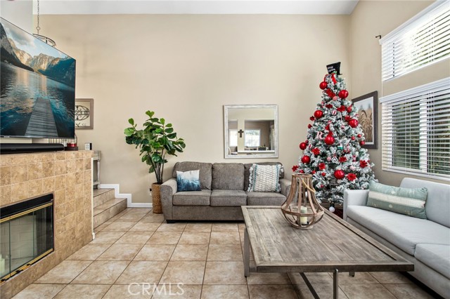 Detail Gallery Image 9 of 42 For 910 Pathfinder Way, Corona,  CA 92878 - 3 Beds | 2/1 Baths