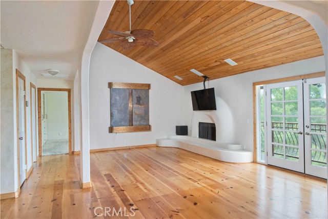 Detail Gallery Image 2 of 41 For 4389 San Blas Ave, Woodland Hills,  CA 91364 - 4 Beds | 2/1 Baths