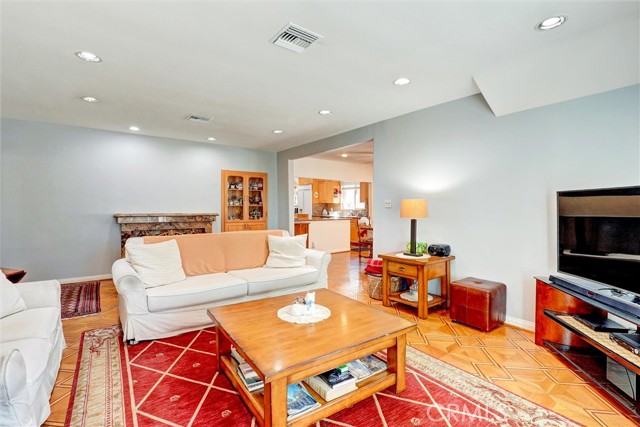 Detail Gallery Image 15 of 33 For 1350 Graynold Ave, Glendale,  CA 91202 - 3 Beds | 2 Baths