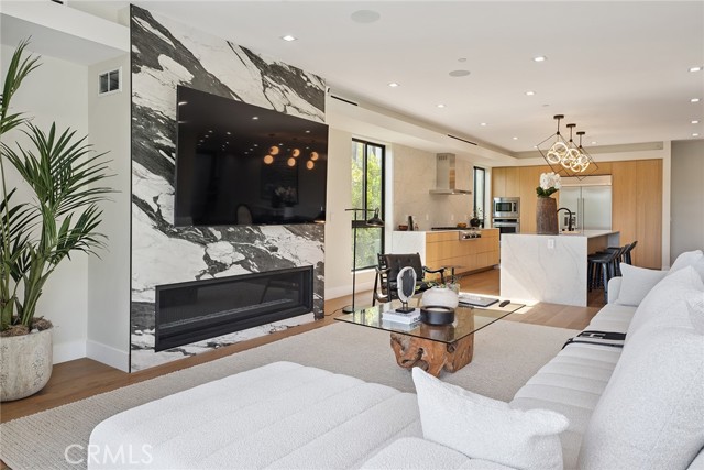 Detail Gallery Image 20 of 65 For 22268 Avenue San Luis, Woodland Hills,  CA 91364 - 5 Beds | 5/1 Baths