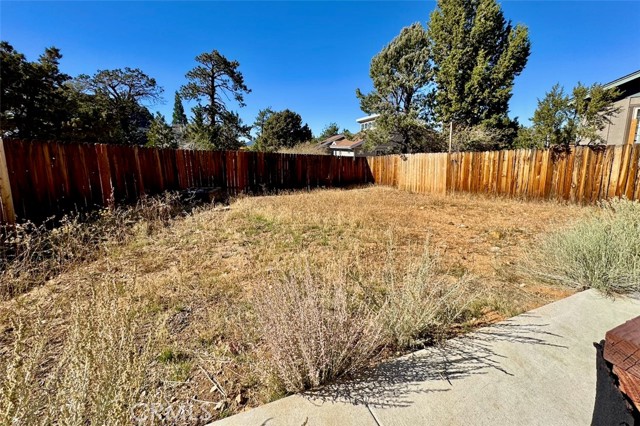 Detail Gallery Image 6 of 27 For 1395 Flintridge, Big Bear City,  CA 92314 - 3 Beds | 2 Baths