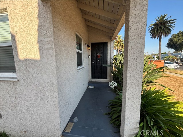 1626 W 60th Place, Los Angeles CA: https://media.crmls.org/medias/a079b1f8-a9ff-4b50-8e25-37d473b7f1c6.jpg