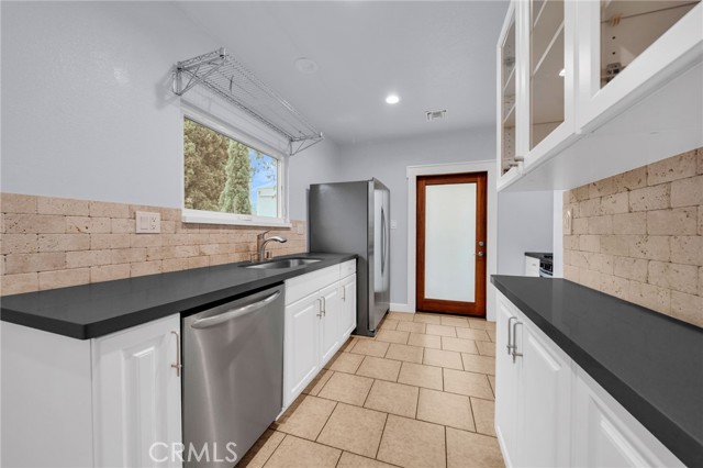 Detail Gallery Image 8 of 17 For 239 1/2 Coronado Ave, Long Beach,  CA 90803 - 1 Beds | 1 Baths