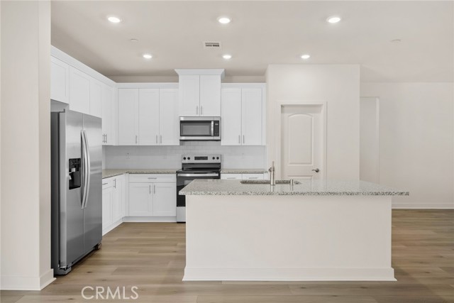 Detail Gallery Image 3 of 5 For 14836 Desert Lily Ct, Apple Valley,  CA 92307 - 4 Beds | 2 Baths