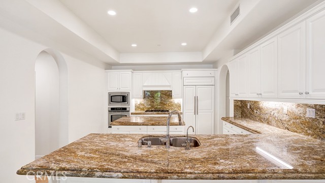 9 Altino, Newport Coast CA: https://media.crmls.org/medias/a07b8cf6-5a77-43aa-96b9-a1c5cfc9d698.jpg