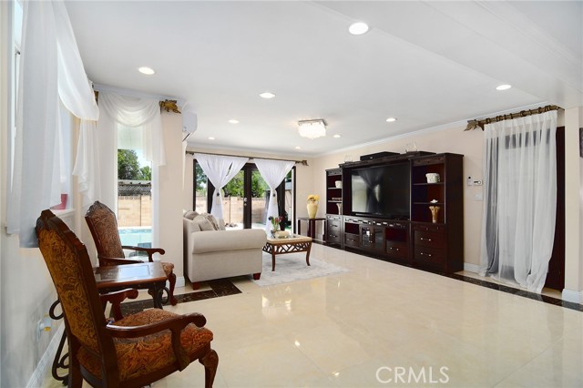 Detail Gallery Image 17 of 42 For 6508 Moorcroft Ave, Woodland Hills,  CA 91303 - 5 Beds | 3/1 Baths