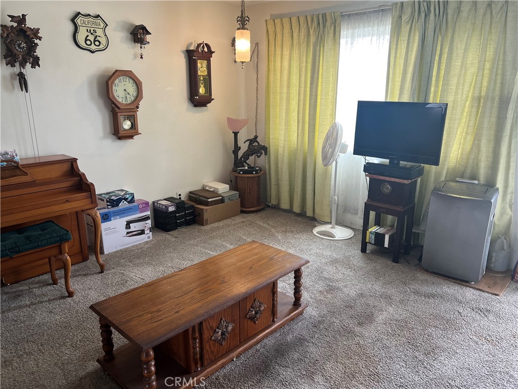 https://media.crmls.org/medias/a07d850c-224c-411c-908d-6c19ab2640db.jpg?preset=X-Large