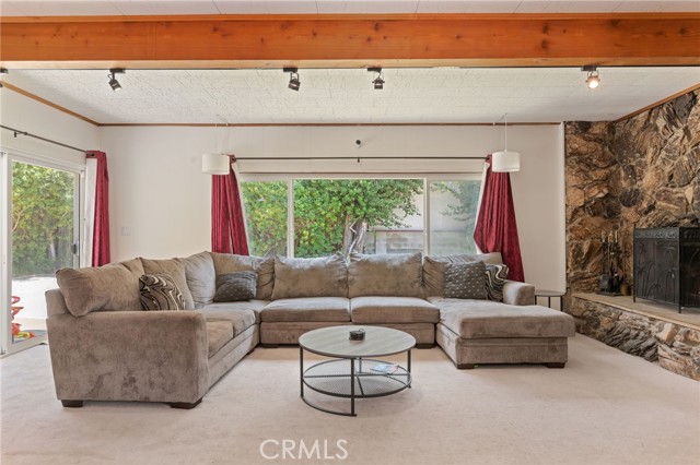 10022 Gothic Avenue, North Hills CA: https://media.crmls.org/medias/a07db7e0-b37e-4318-960c-95c22604a785.jpg