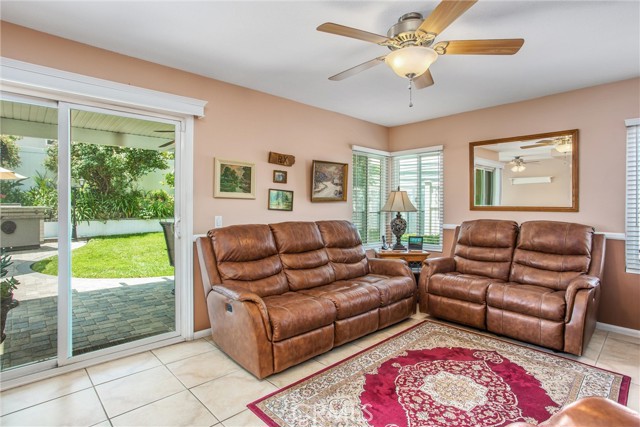100 Waters Court, Redlands CA: https://media.crmls.org/medias/a07ec6b5-b571-48ea-adfd-fc63ad1f2a5a.jpg