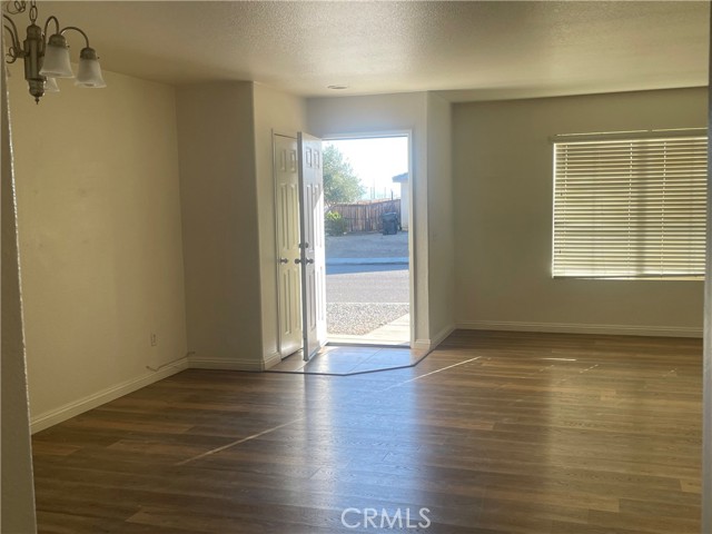 Detail Gallery Image 3 of 10 For 13824 Brynwood St, Victorville,  CA 92392 - 4 Beds | 2 Baths