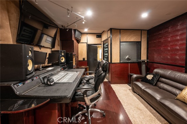 23123 Oxnard Street, Woodland Hills CA: https://media.crmls.org/medias/a07f2aa8-211d-40d4-b360-764ef66f29f1.jpg
