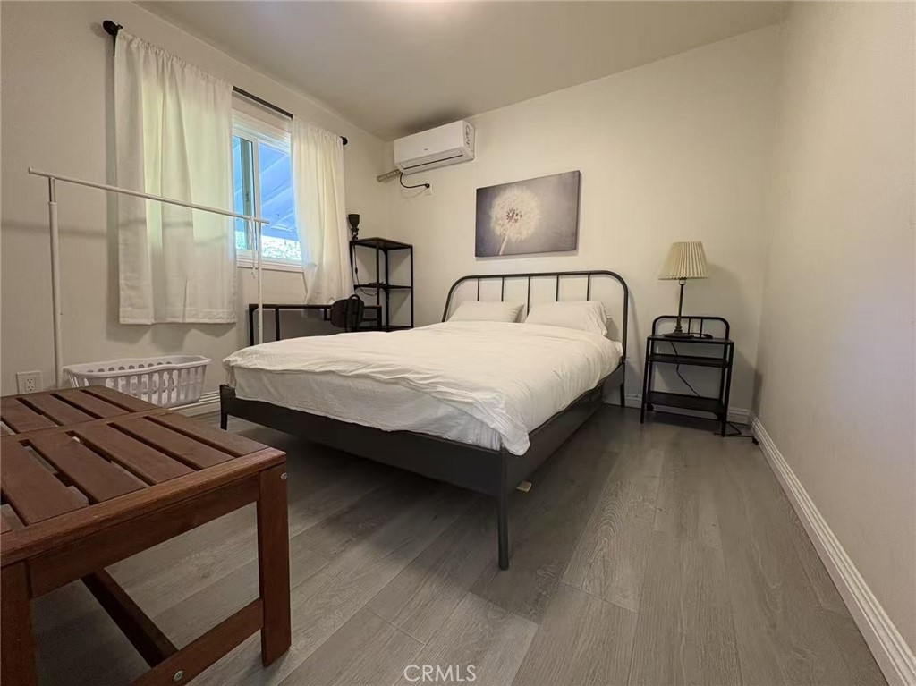 MLS #OC25163199 img 1