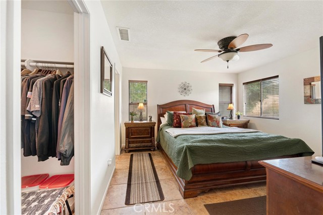 Detail Gallery Image 13 of 26 For 40466 Lockhart Ln, Hemet,  CA 92544 - 3 Beds | 2 Baths