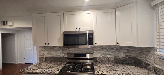 Detail Gallery Image 6 of 19 For 10937 Collett Ave, Granada Hills,  CA 91344 - 3 Beds | 2 Baths