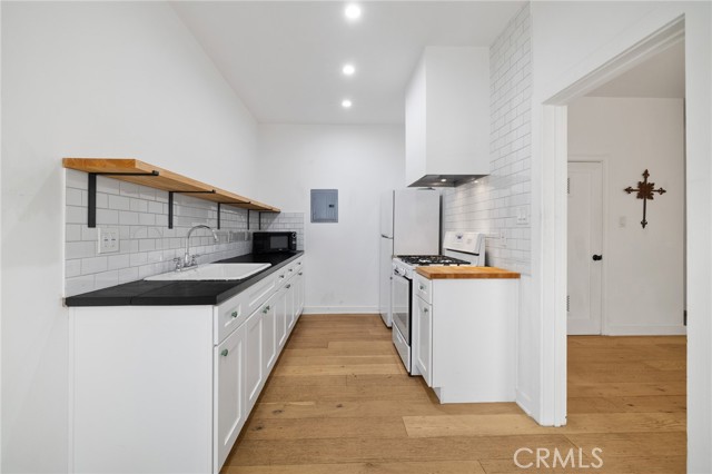 Detail Gallery Image 11 of 39 For 211 S Berendo St #3,  Los Angeles,  CA 90004 - 1 Beds | 1 Baths